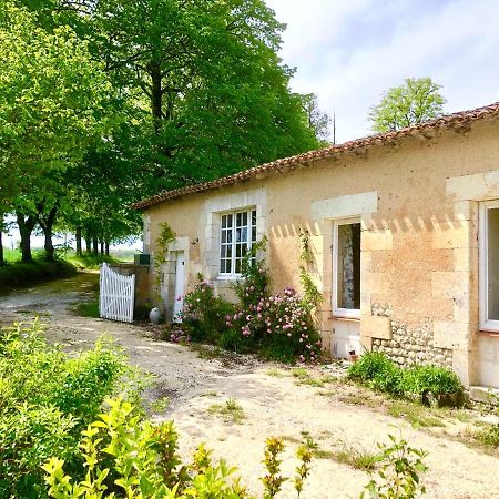 As Seen On A New Life In The Sun - Beautiful 3 Bedroom Cottage With Shared Pool Montboyer Exteriér fotografie