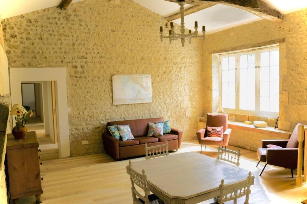 As Seen On A New Life In The Sun - Beautiful 3 Bedroom Cottage With Shared Pool Montboyer Exteriér fotografie