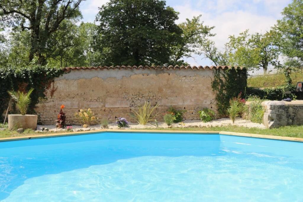 As Seen On A New Life In The Sun - Beautiful 3 Bedroom Cottage With Shared Pool Montboyer Exteriér fotografie