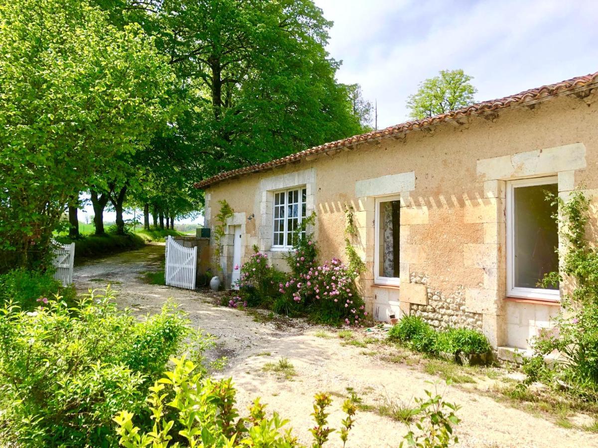 As Seen On A New Life In The Sun - Beautiful 3 Bedroom Cottage With Shared Pool Montboyer Exteriér fotografie