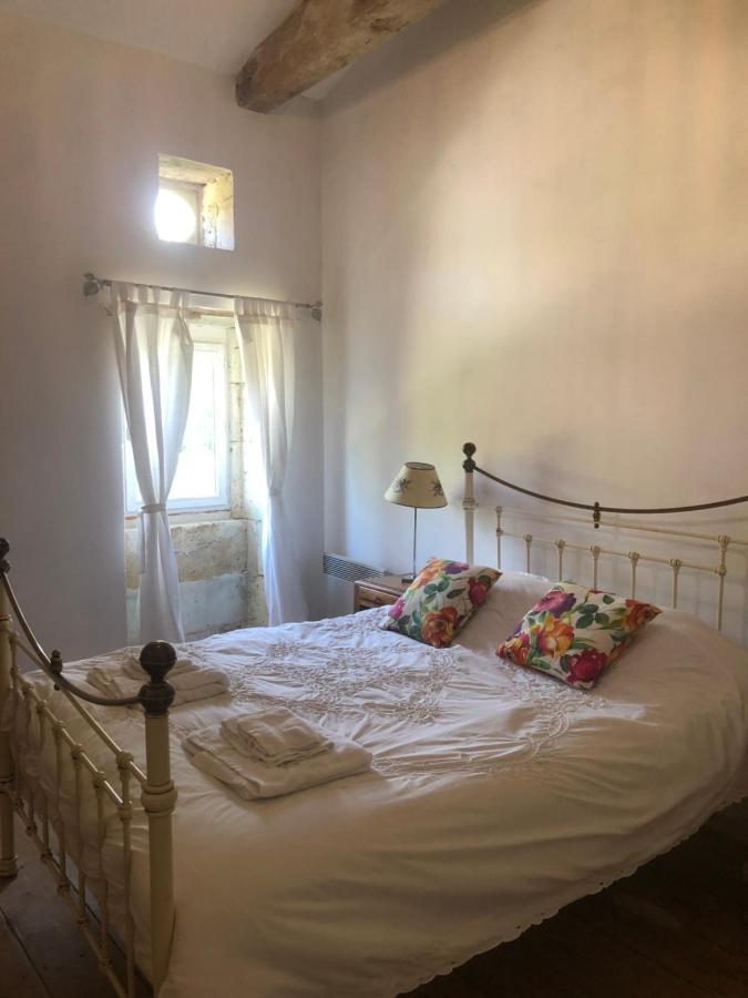 As Seen On A New Life In The Sun - Beautiful 3 Bedroom Cottage With Shared Pool Montboyer Exteriér fotografie