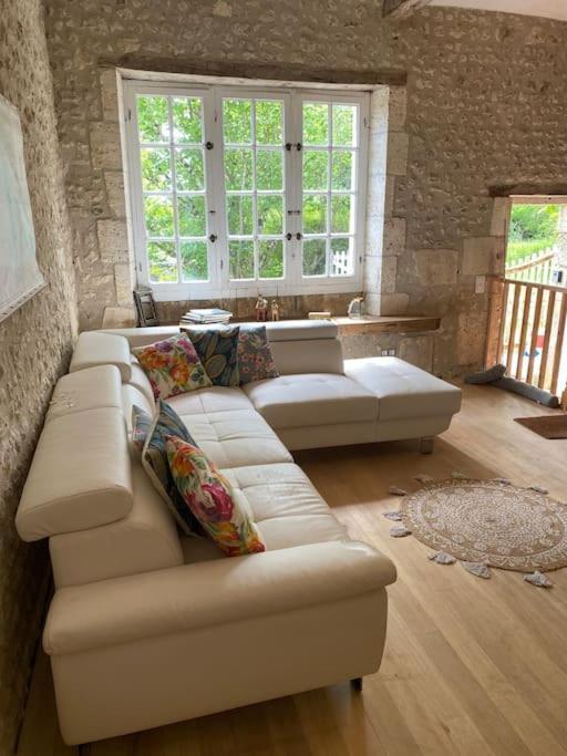 As Seen On A New Life In The Sun - Beautiful 3 Bedroom Cottage With Shared Pool Montboyer Exteriér fotografie