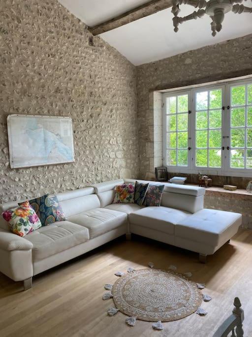 As Seen On A New Life In The Sun - Beautiful 3 Bedroom Cottage With Shared Pool Montboyer Exteriér fotografie