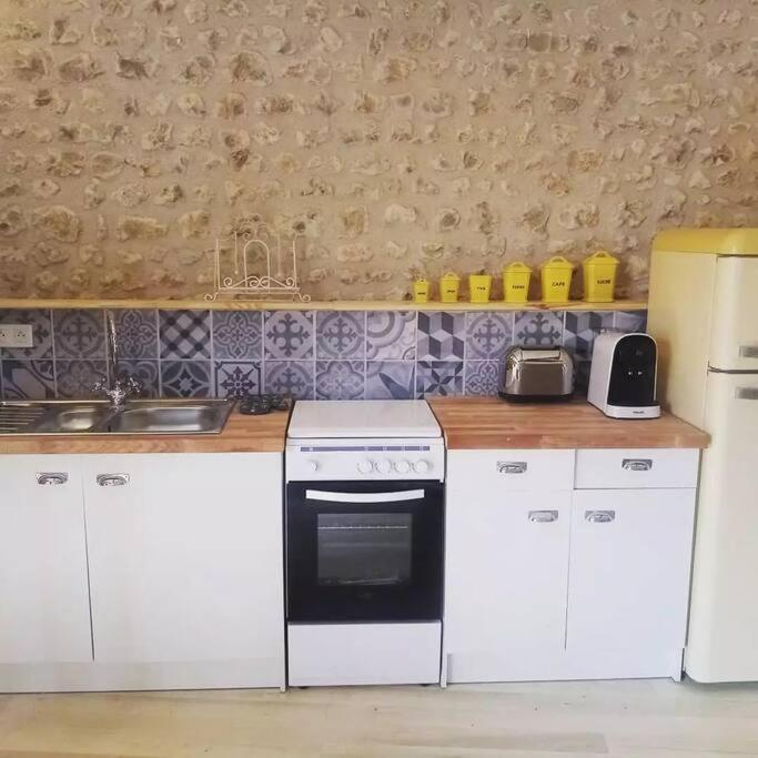 As Seen On A New Life In The Sun - Beautiful 3 Bedroom Cottage With Shared Pool Montboyer Exteriér fotografie